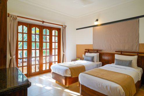 Deluxe Twin room (1)