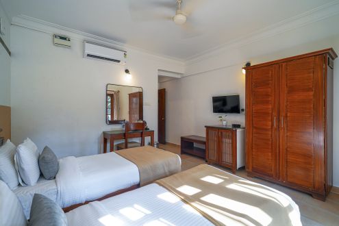 Deluxe Twin room (5)