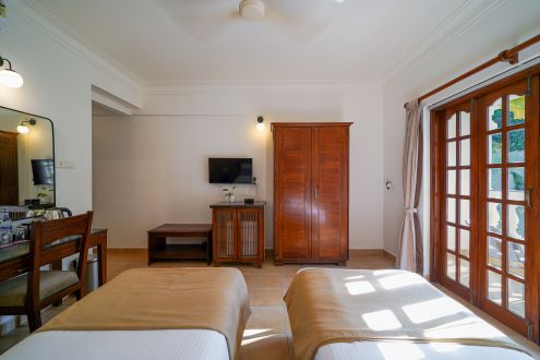 Deluxe Twin room (6)