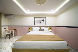 9 Standard room