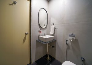 Basic room restroom (2)