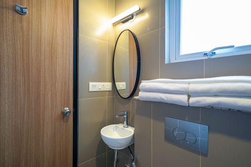 Basic room restroom (2)