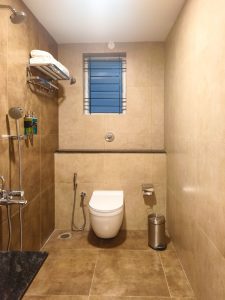 Deluxe room restroom (2)