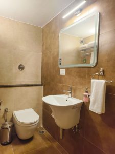 Executive restroom (2)