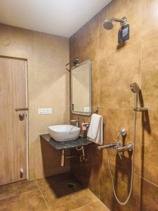 Executive restroom (3)