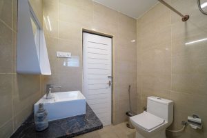 Executive room restroom (3)