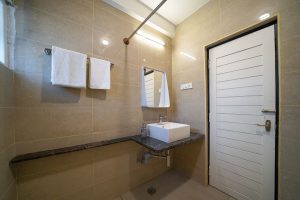 Executive room restroom (4)