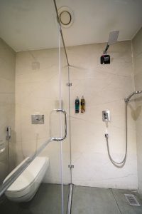 Standard King washroom 2