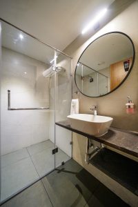 Standard King washroom 3
