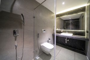 Standard King washroom 5