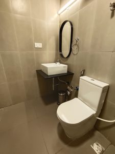Standard room restroom
