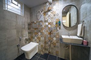 Standard room restroom (1)