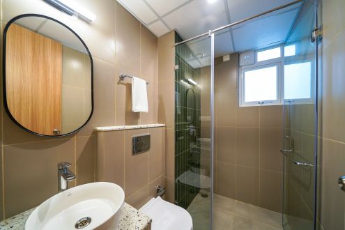 Standard room restroom (1)