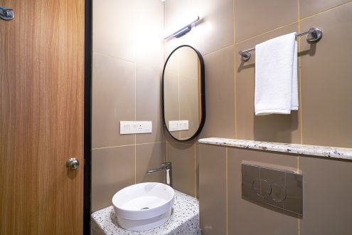Standard room restroom (2)