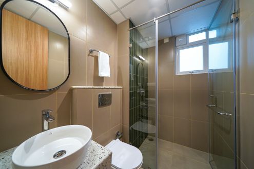 Standard room restroom (4)