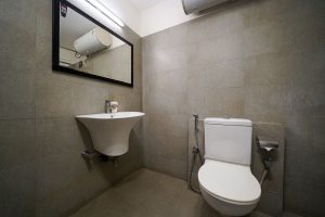 Standard room restroom (4)
