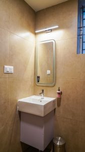 Stndard room restroom (1)