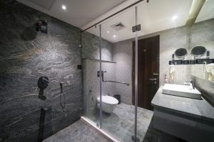 Studio room restroom (4)