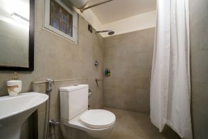 Studio room restroom (4)