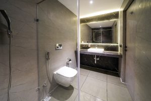 Suite washroom 1
