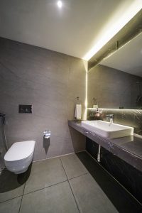 Suite washroom 5