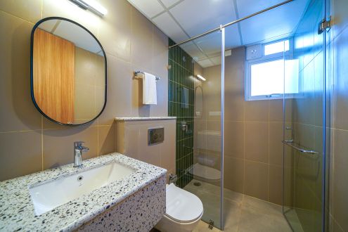 Superior room restroom (1)