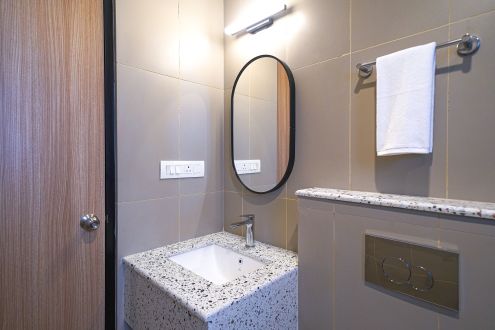 Superior room restroom (2)