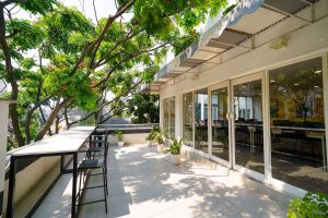 Terrace smoke zone (1)