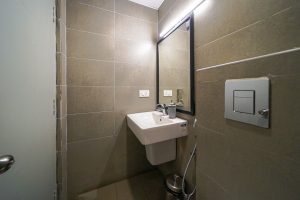 15 Basic room restroom 8