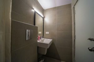 16 Basic room restroom 9
