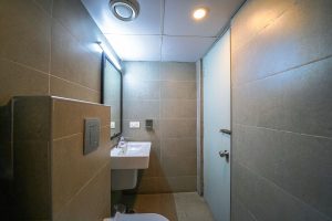 24 Standard room restroom 7