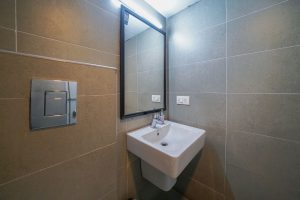 25 Standard room restroom 8