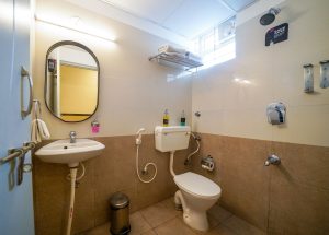 29 Basic room restroom 2