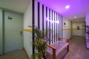 4 Reception lobby