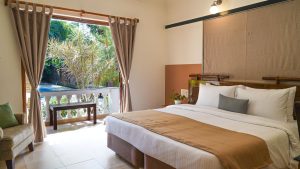 Deluxe Queen - bed + balcony