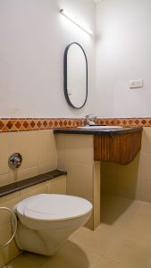 Stranded Twin - Washroom2