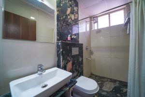 13 Deluxe room Restroom 7