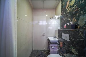 14 Deluxe room Restroom 8
