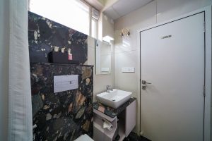 22 Executive room Restroom 6