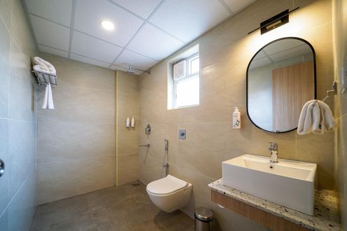 Basic room restroom1hoodi