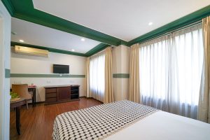 Room (4)
