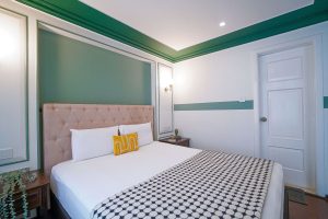 Room (5)