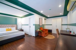 Room (6)