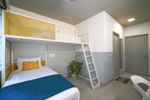 Room (7)