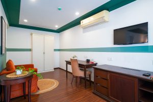 Room (9)