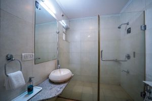 Standard room Restroom (3)