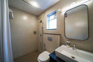Standard room Restroom (3)