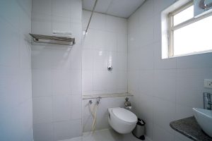 Twin room Restroom (2)