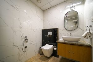 Standard room restroom (5)