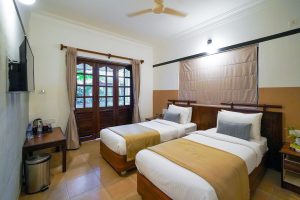 Standard Twin room (2)